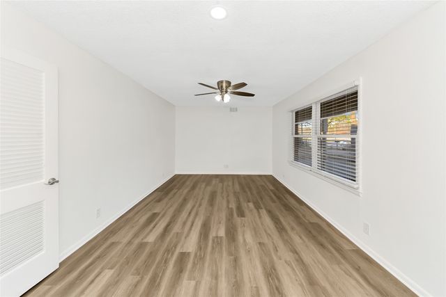 828 S Collins Street, Arlington, TX 76010