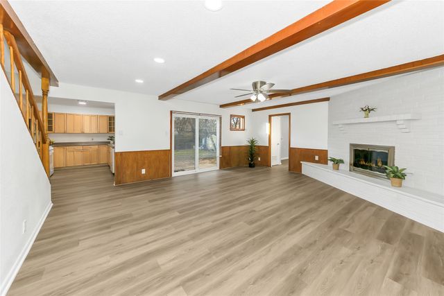 828 S Collins Street, Arlington, TX 76010