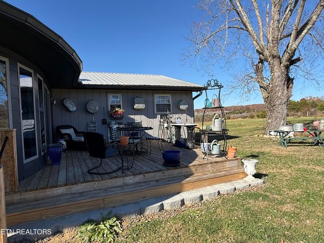 1195 Smith Valley Rd, Lenoir City, TN 37772