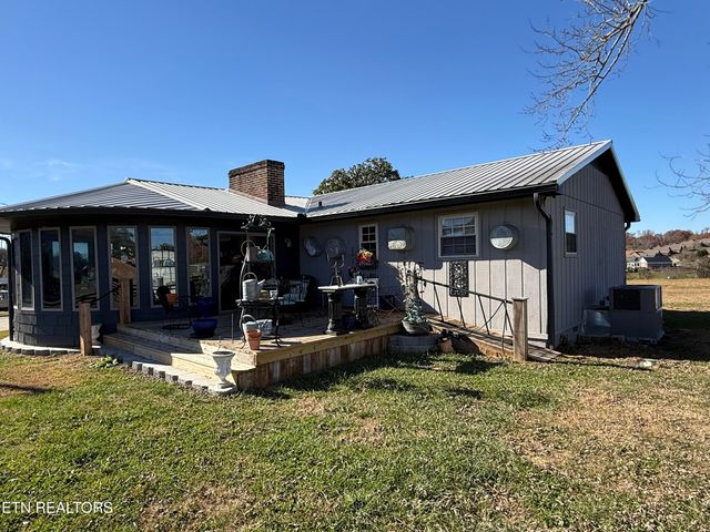 1195 Smith Valley Rd, Lenoir City, TN 37772