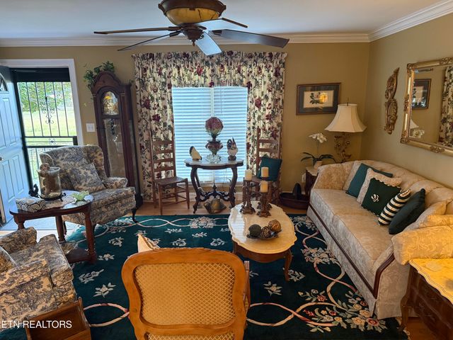 1195 Smith Valley Rd, Lenoir City, TN 37772