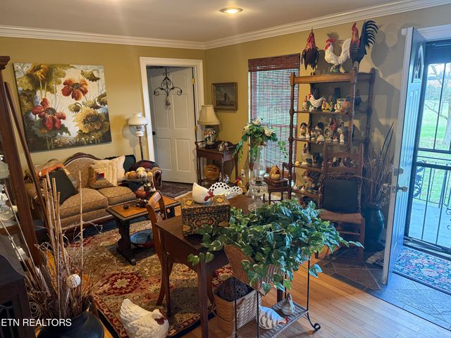 1195 Smith Valley Rd, Lenoir City, TN 37772