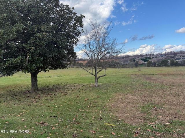 1195 Smith Valley Rd, Lenoir City, TN 37772