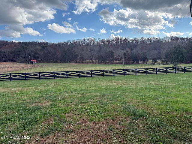 1195 Smith Valley Rd, Lenoir City, TN 37772