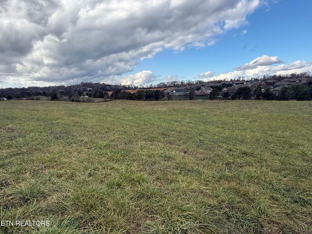 1195 Smith Valley Rd, Lenoir City, TN 37772