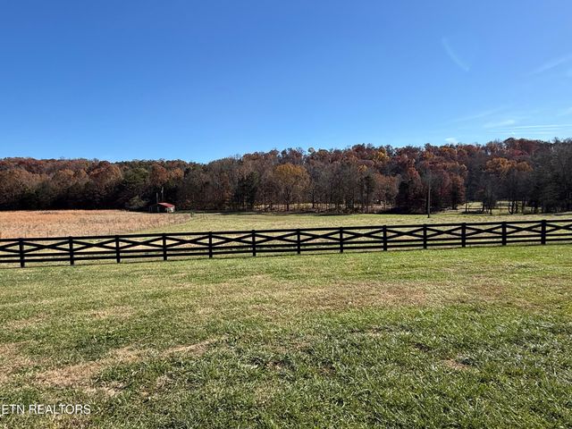 1195 Smith Valley Rd, Lenoir City, TN 37772