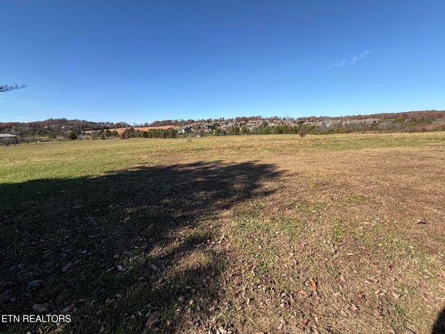 1195 Smith Valley Rd, Lenoir City, TN 37772