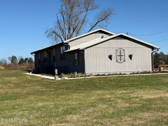 1195 Smith Valley Rd, Lenoir City, TN 37772