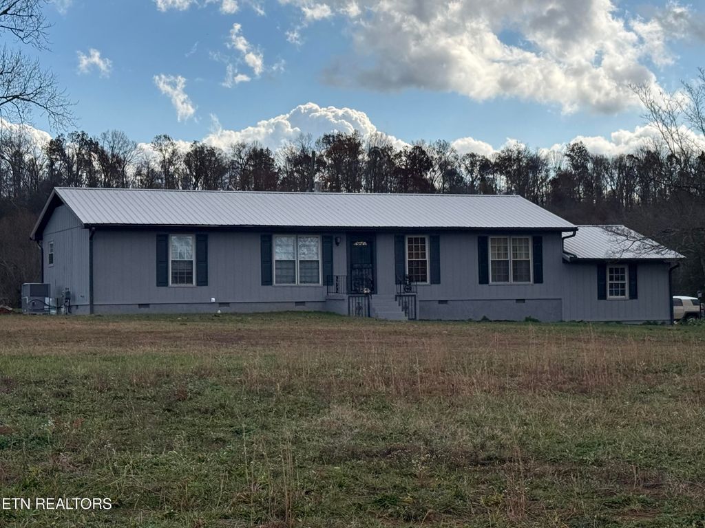 1195 Smith Valley Rd, Lenoir City, TN 37772