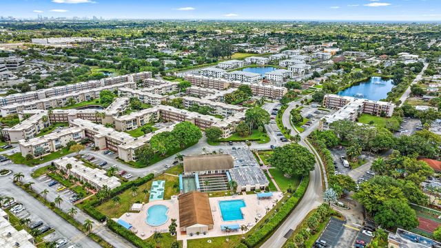 705 Lori Drive 309, Palm Springs, FL 33461