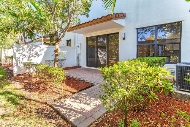 20919 NW 1st Dr, Pembroke Pines, FL 33029