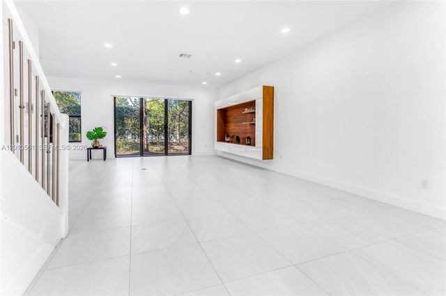 20919 NW 1st Dr, Pembroke Pines, FL 33029