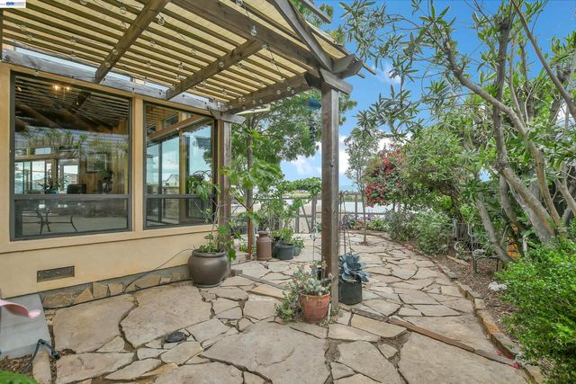 4882 Cabrillo Pt, Discovery Bay, CA 94505