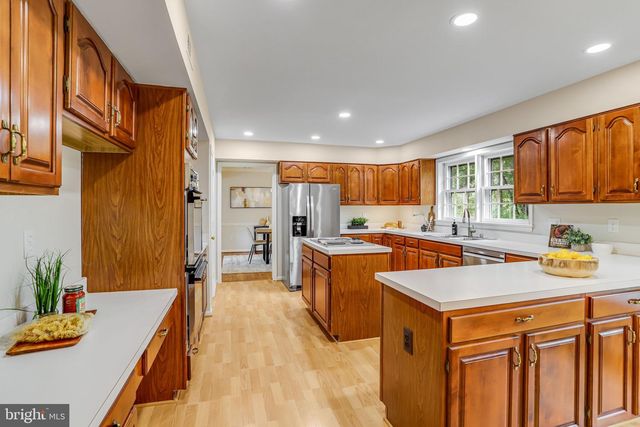 1 BYRON CT, Sterling, VA 20165