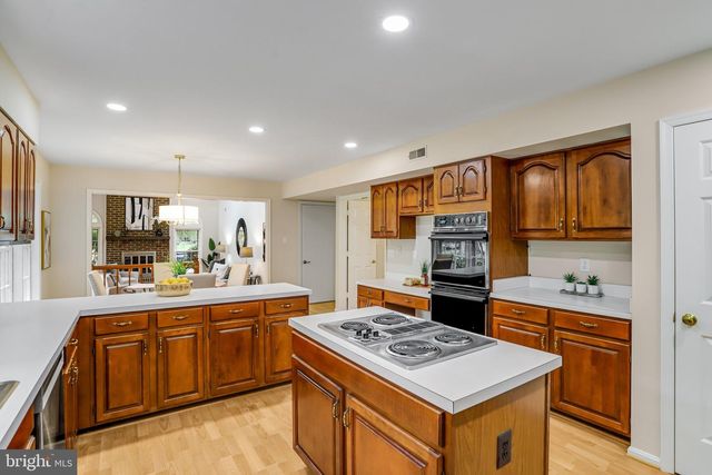 1 BYRON CT, Sterling, VA 20165