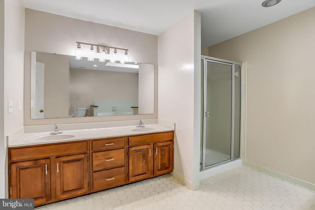 1 BYRON CT, Sterling, VA 20165