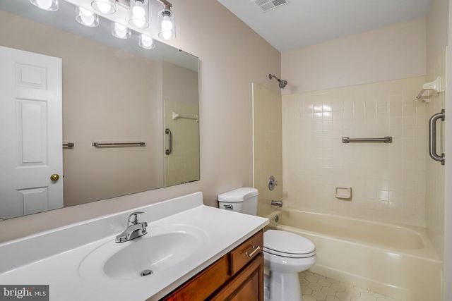 1 BYRON CT, Sterling, VA 20165