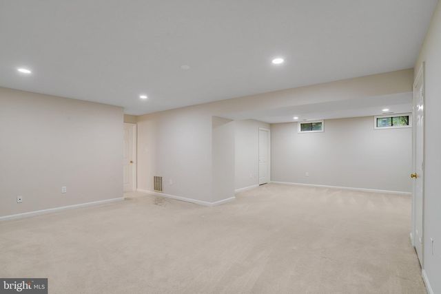 1 BYRON CT, Sterling, VA 20165
