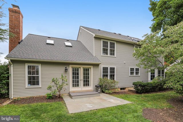 1 BYRON CT, Sterling, VA 20165
