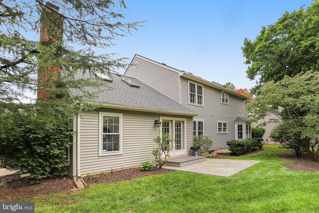 1 BYRON CT, Sterling, VA 20165