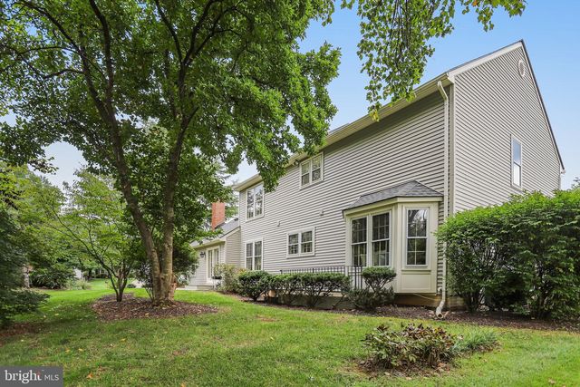 1 BYRON CT, Sterling, VA 20165