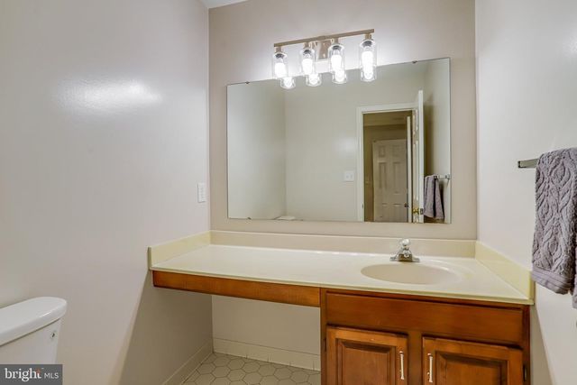 1 BYRON CT, Sterling, VA 20165