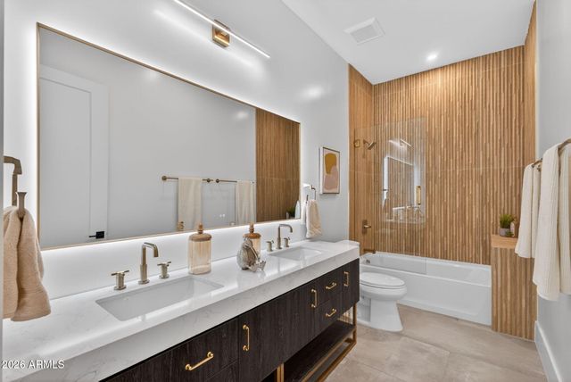 5290 W Adobe Dam Drive, San Tan Valley, AZ 85144