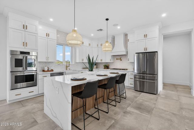 5290 W Adobe Dam Drive, San Tan Valley, AZ 85144