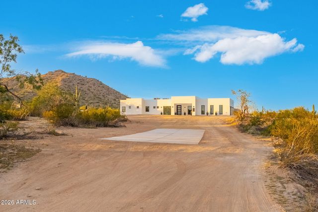 5290 W Adobe Dam Drive, San Tan Valley, AZ 85144