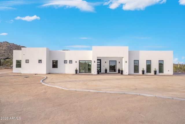 5290 W Adobe Dam Drive, San Tan Valley, AZ 85144