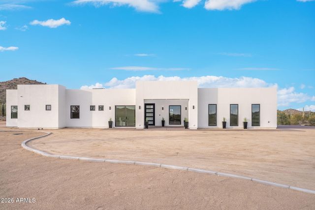 5290 W Adobe Dam Drive, San Tan Valley, AZ 85144