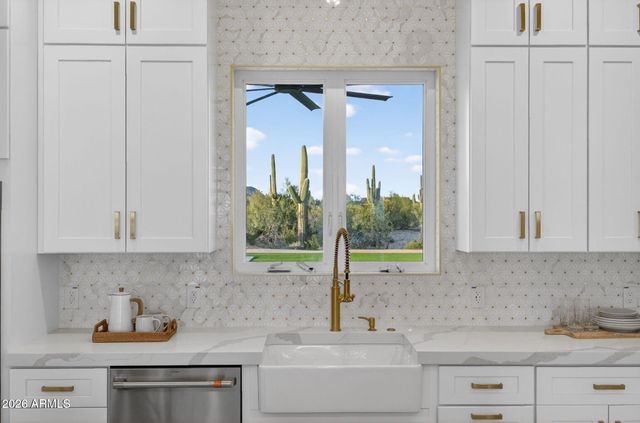 5290 W Adobe Dam Drive, San Tan Valley, AZ 85144