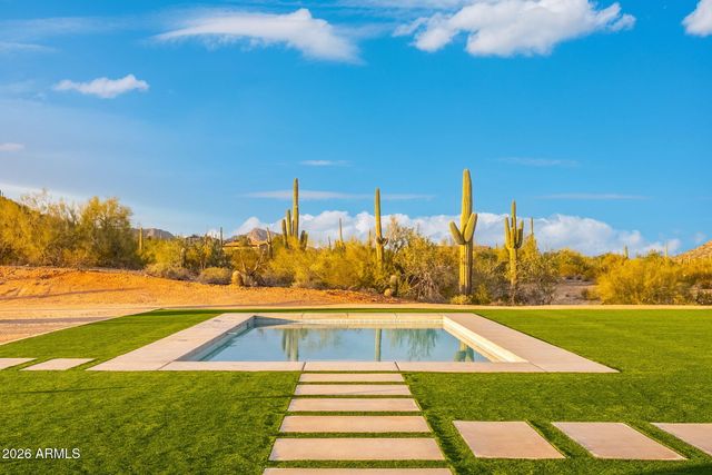 5290 W Adobe Dam Drive, San Tan Valley, AZ 85144