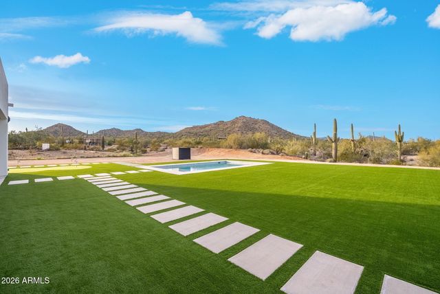 5290 W Adobe Dam Drive, San Tan Valley, AZ 85144