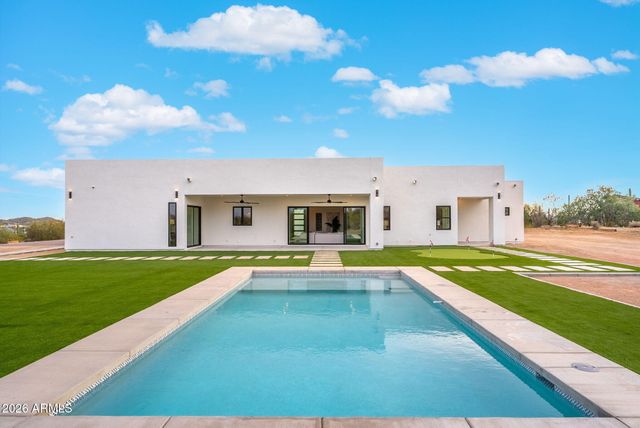 5290 W Adobe Dam Drive, San Tan Valley, AZ 85144