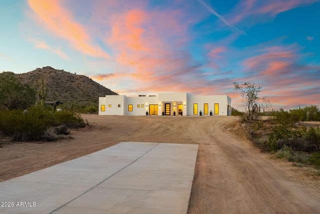 5290 W Adobe Dam Drive, San Tan Valley, AZ 85144