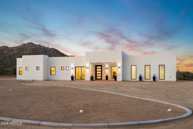 5290 W Adobe Dam Drive, San Tan Valley, AZ 85144