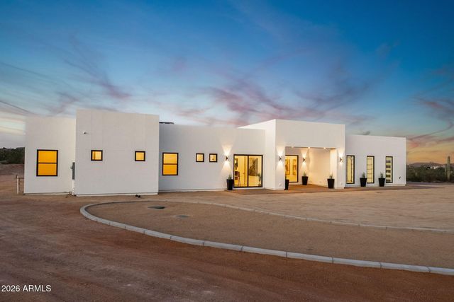 5290 W Adobe Dam Drive, San Tan Valley, AZ 85144