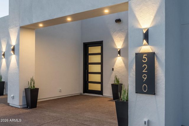 5290 W Adobe Dam Drive, San Tan Valley, AZ 85144