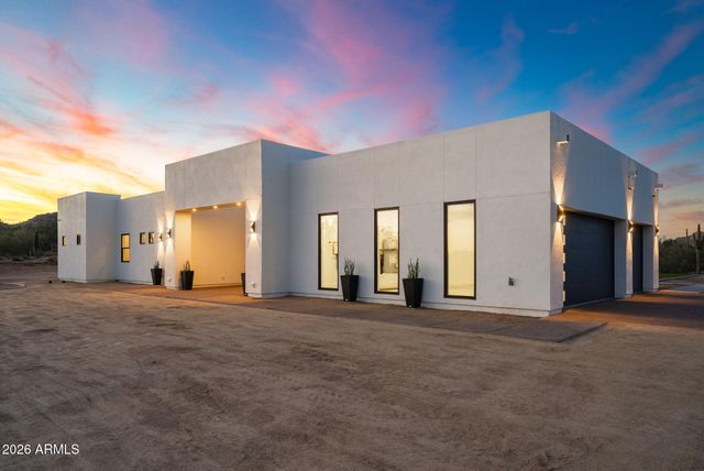 5290 W Adobe Dam Drive, San Tan Valley, AZ 85144