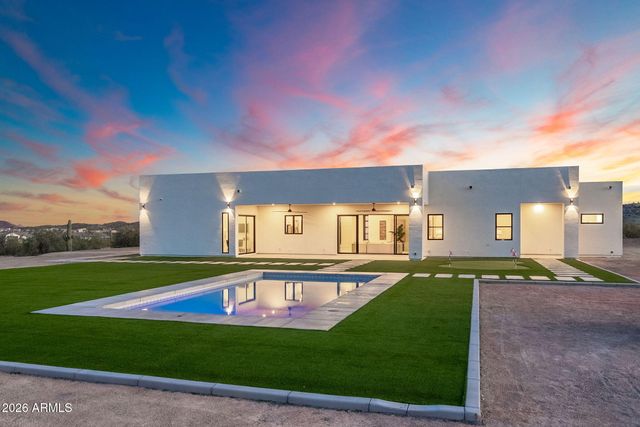 5290 W Adobe Dam Drive, San Tan Valley, AZ 85144