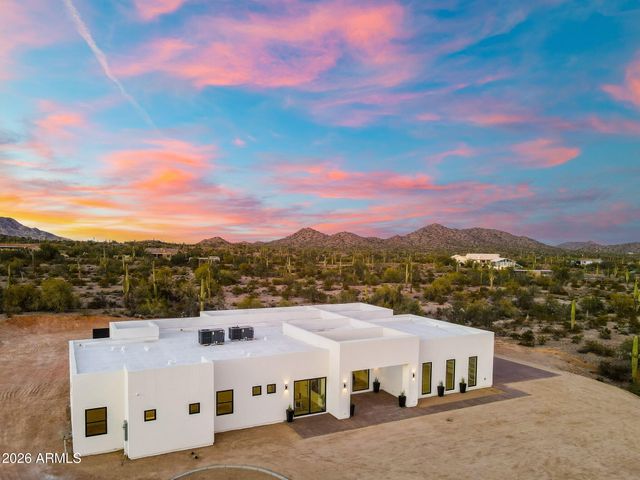 5290 W Adobe Dam Drive, San Tan Valley, AZ 85144