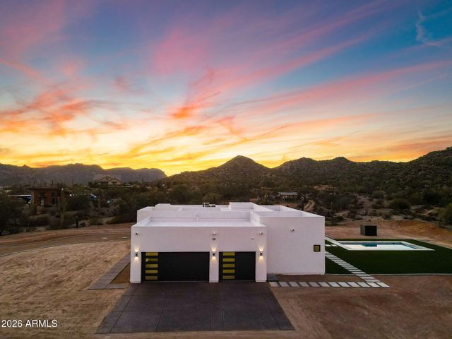 5290 W Adobe Dam Drive, San Tan Valley, AZ 85144