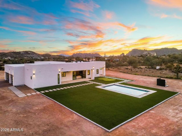 5290 W Adobe Dam Drive, San Tan Valley, AZ 85144