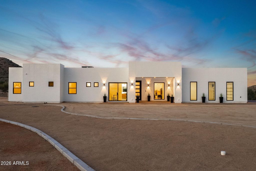 5290 W Adobe Dam Drive, San Tan Valley, AZ 85144