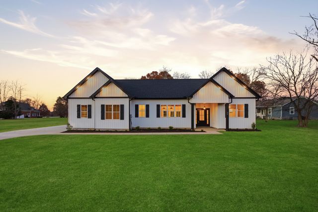 90 Kings Ln, Tullahoma, TN 37388