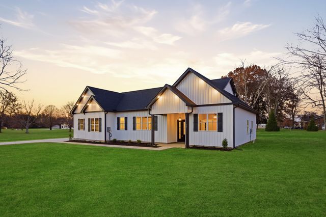 90 Kings Ln, Tullahoma, TN 37388