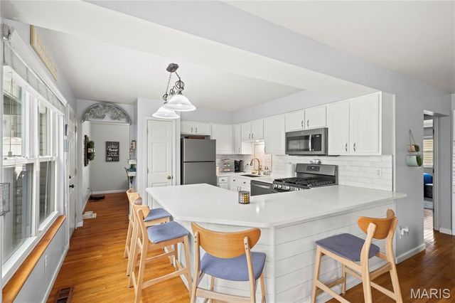 279 Aspen Village Drive, Ballwin, MO 63021