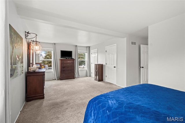 279 Aspen Village Drive, Ballwin, MO 63021