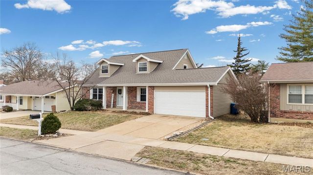 279 Aspen Village Drive, Ballwin, MO 63021